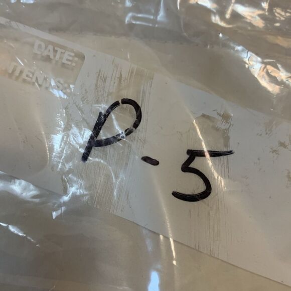 UNDERARMOUR, running shorts, small, with pockets - Picture 11 of 11